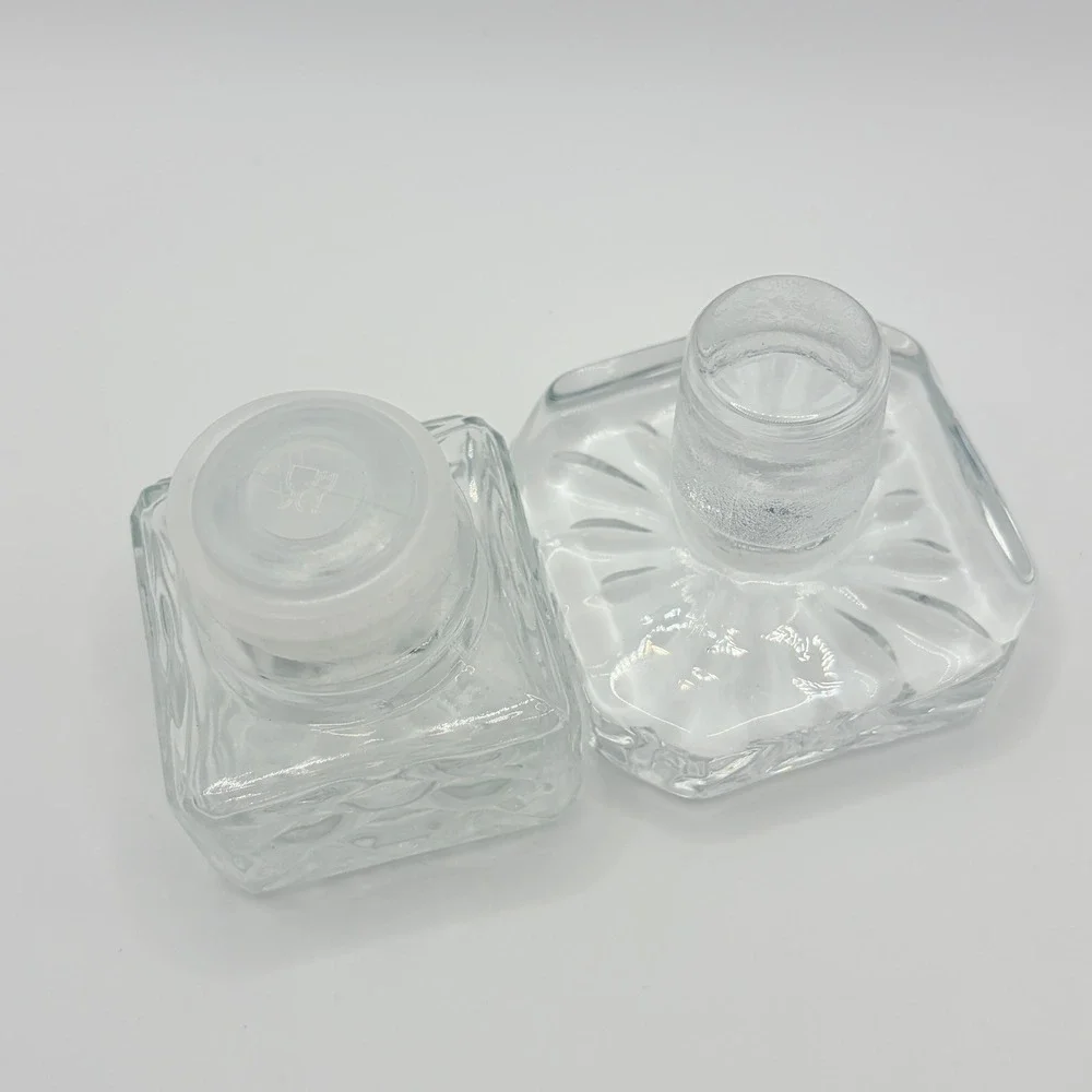 Unbranded VTG Decanter Stoppers Set 2 Clear Glass Quilted‎ Starburst Replacement